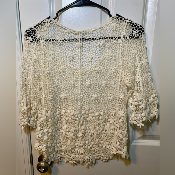 Breeze ever crochet top with floral design size small - Picture 4 of 7